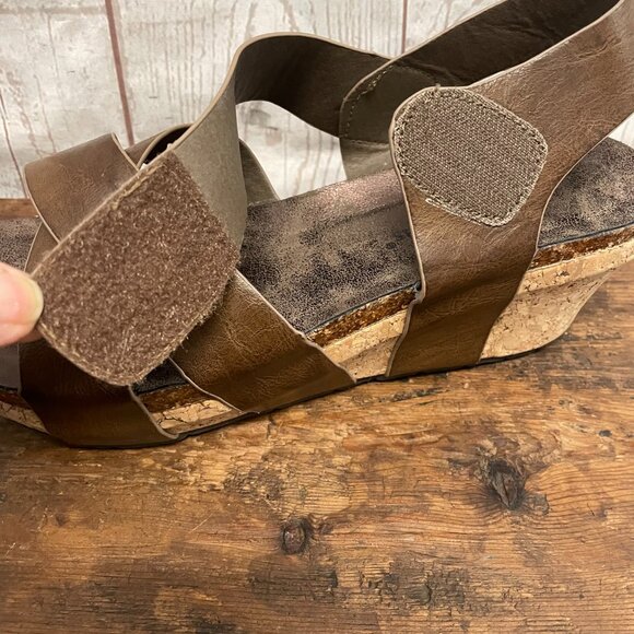 Pierre Dumas Chantal Wedge Sandals - Picture 4 of 8